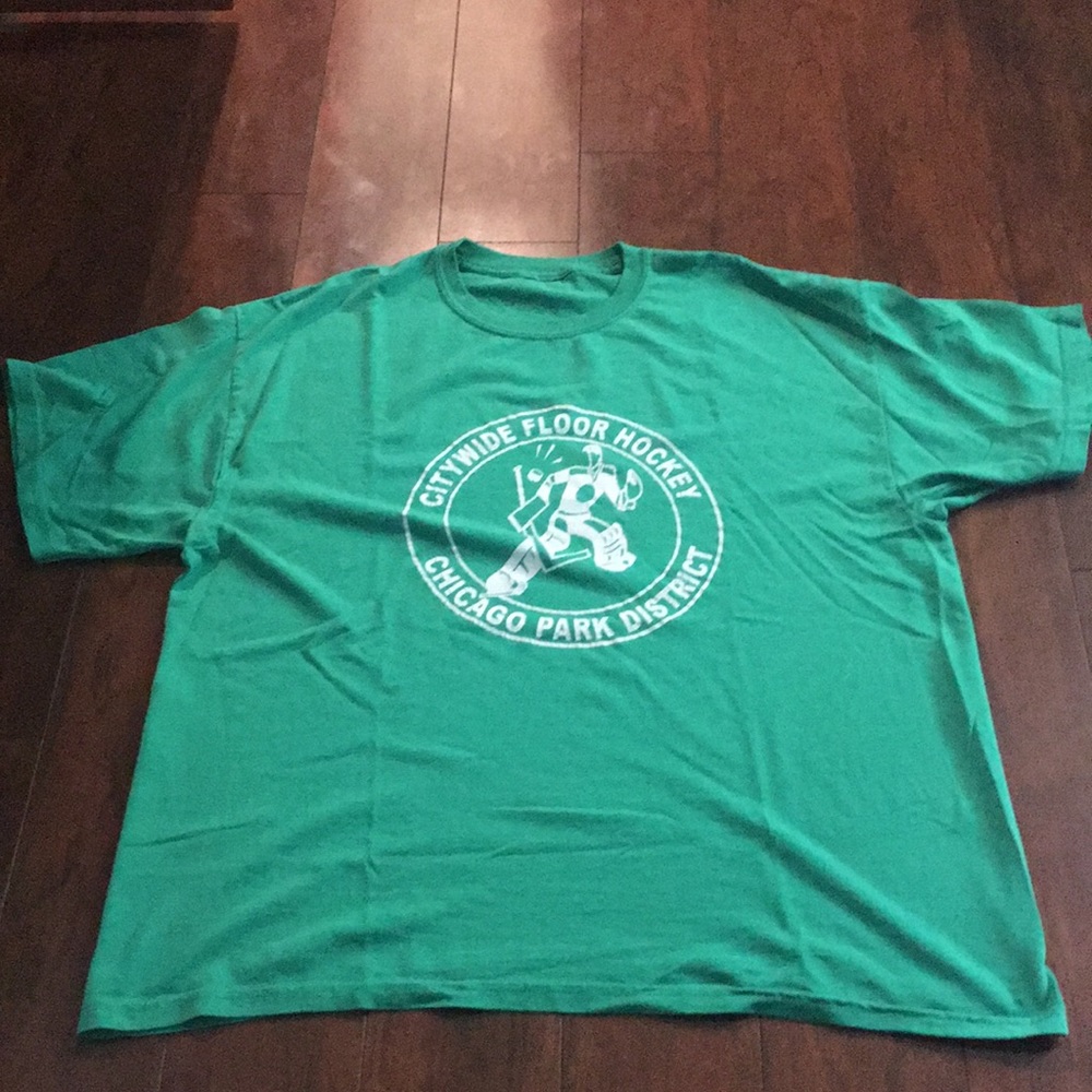 Thrifted Classic hockey t shirt